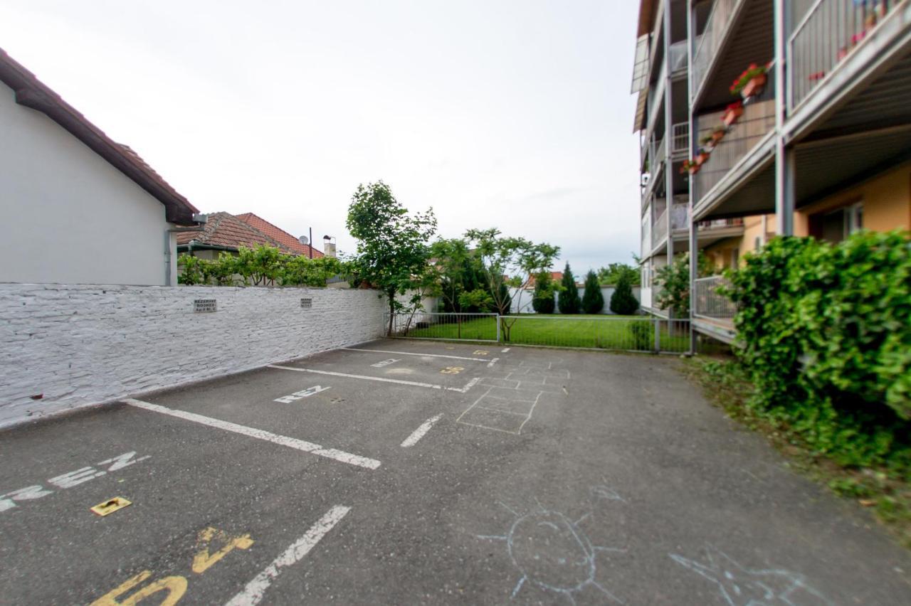 Terezianum Apartments, Free Parking Sibiu Exteriör bild