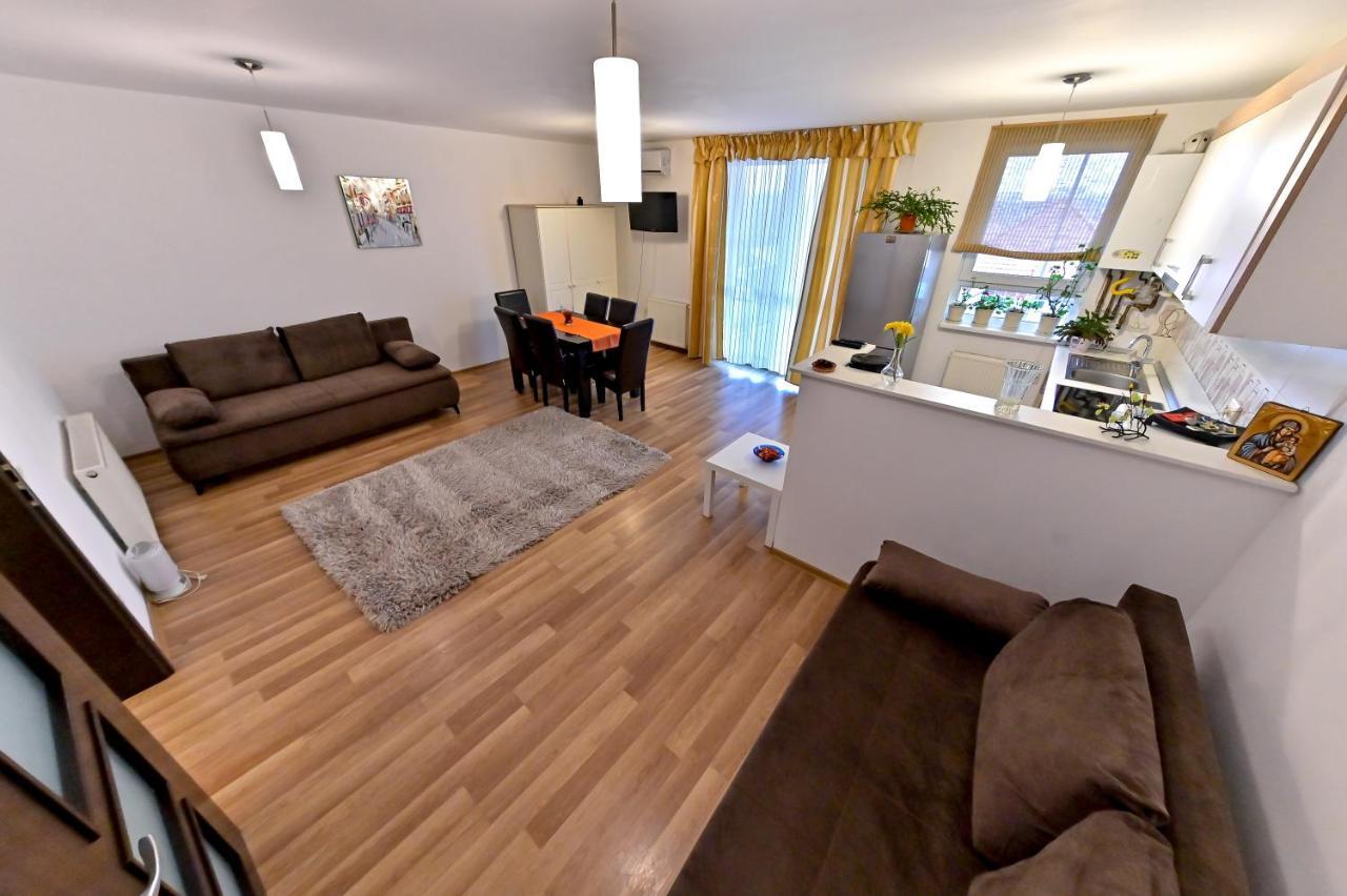 Terezianum Apartments, Free Parking Sibiu Exteriör bild